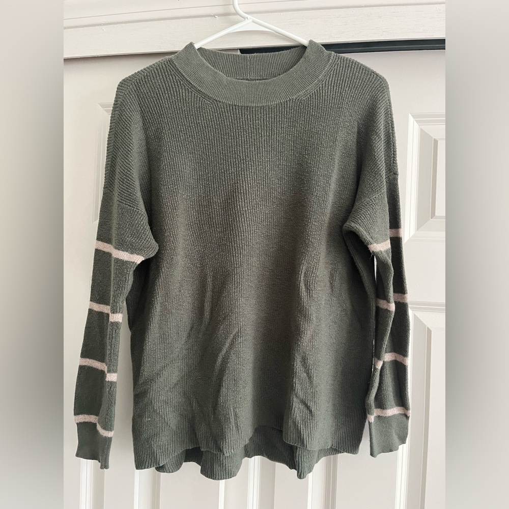 American Eagle Sweater. Jegging fit. Size small.